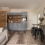 Ferry View Cottage, 3 Bed En-suite, Hot Tub * Боунес-он-Уиндермер