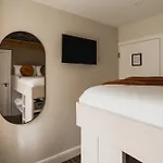 Ferry View Cottage, 3 Bed En-suite, Hot Tub * Боунес-он-Уиндермер