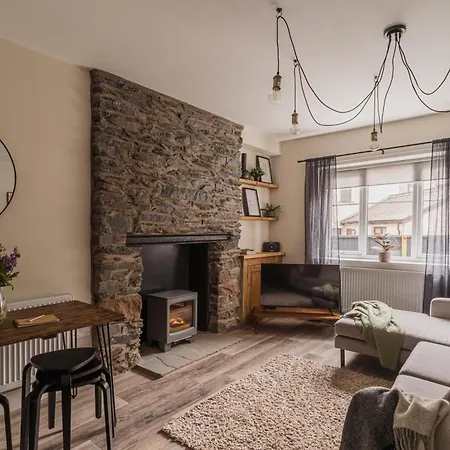 Tatil Evi Ferry View Cottage, 3 Bed En-suite, Hot Tub *