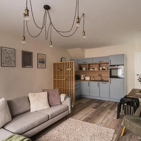 Tatil Evi Ferry View Cottage, 3 Bed En-suite, Hot Tub Bowness-on-Windermere