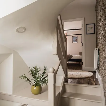 Ferry View Cottage, 3 Bed En-suite, Hot Tub Bowness-on-Windermere