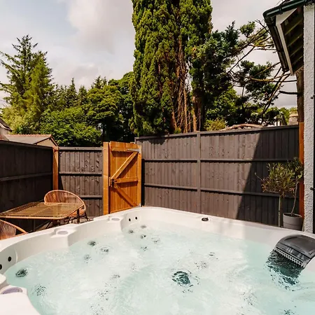 Tatil Evi Ferry View Cottage, 3 Bed En-suite, Hot Tub