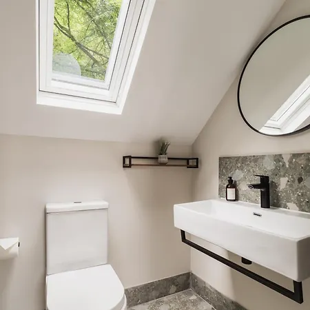 Ferry View Cottage, 3 Bed En-suite, Hot Tub Tatil Evi Bowness-on-Windermere