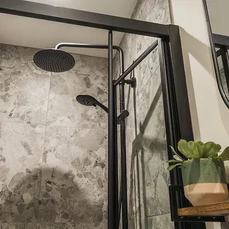 Dom wakacyjny Ferry View Cottage, 3 Bed En-suite, Hot Tub Bowness-on-Windermere