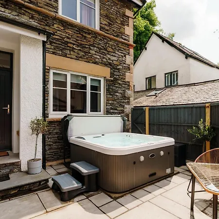 Ferry View Cottage, 3 Bed En-suite, Hot Tub 別荘