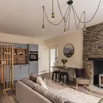 Ferry View Cottage, 3 Bed En-suite, Hot Tub Holiday home