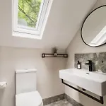 Ferry View Cottage, 3 Bed En-suite, Hot Tub Holiday home Bowness-on-Windermere